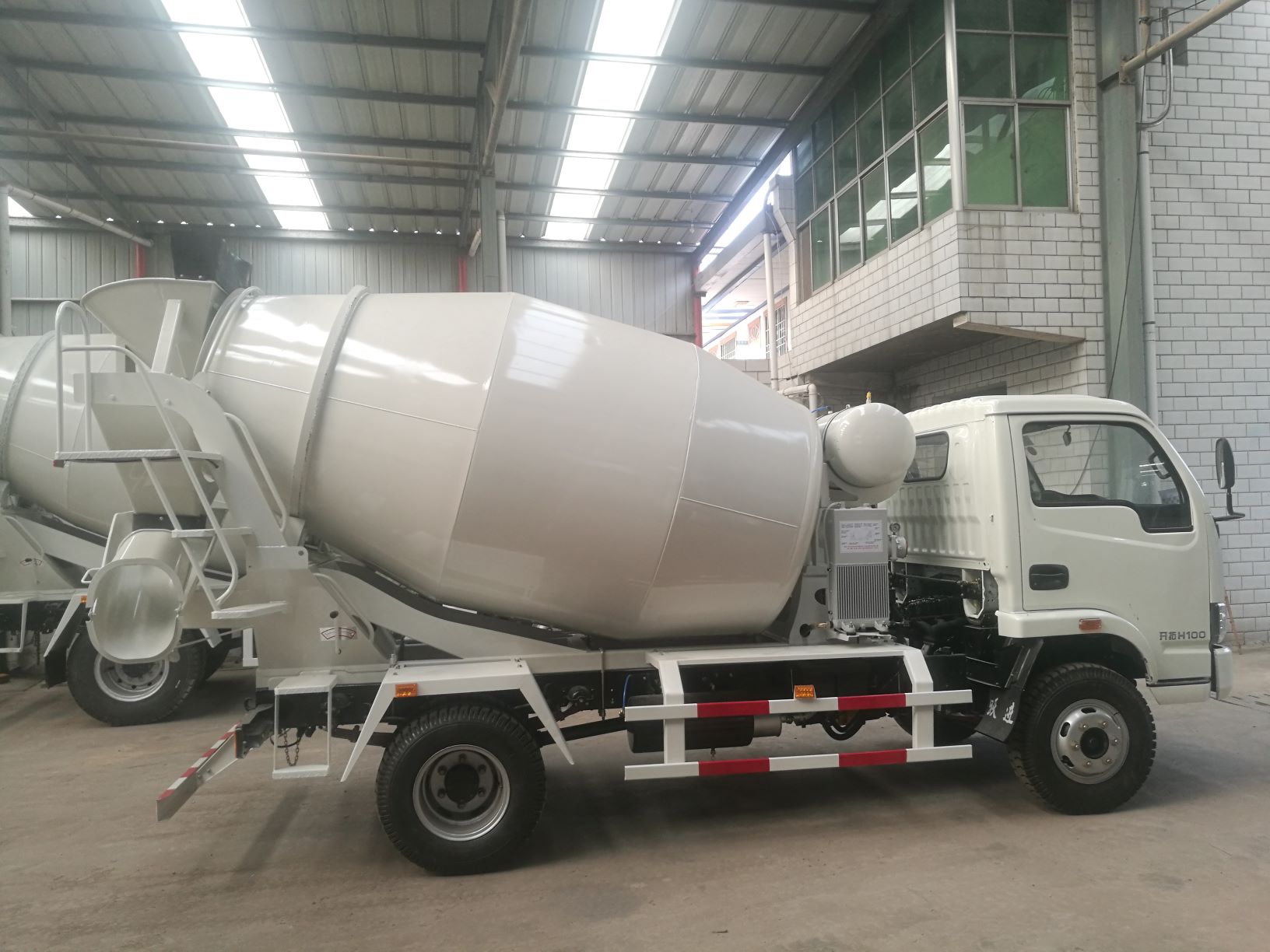 躍進(jìn)3-4方攪拌車