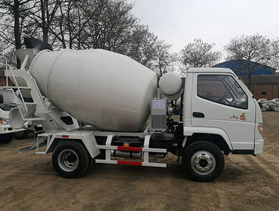 混凝土攪拌運輸車構造及根據路況不同怎么操作